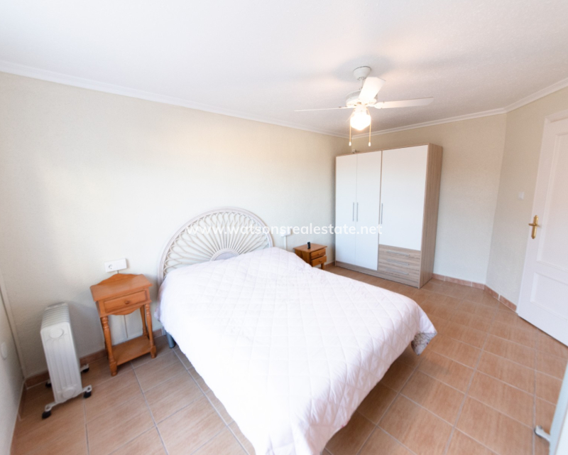 Resale - Freistendhe Villa - Urb. La Marina