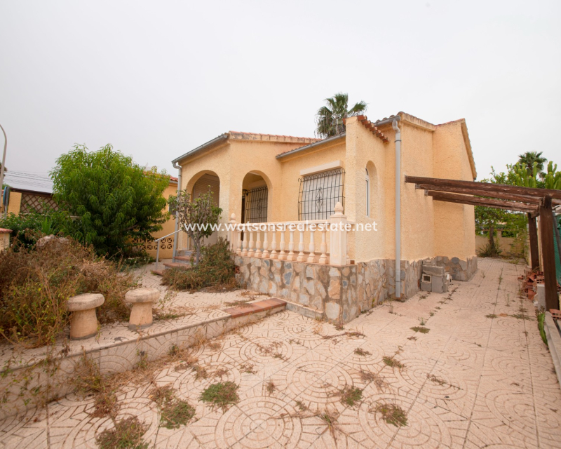 Resale - Freistendhe Villa - Urb. La Marina