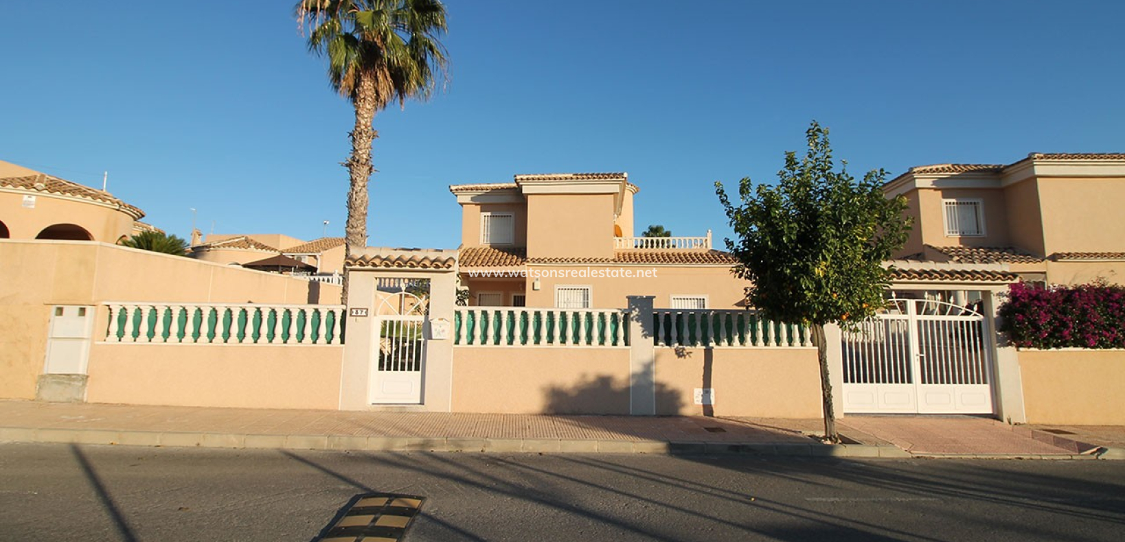 Resale - Freistendhe Villa - Urb. La Marina