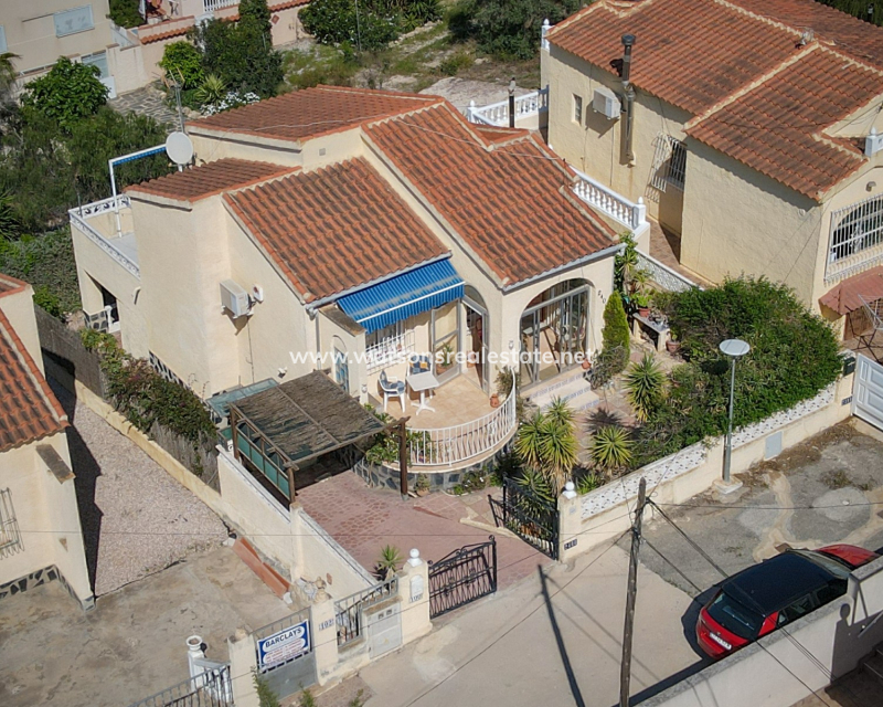 Resale - Freistendhe Villa - Urb. La Marina