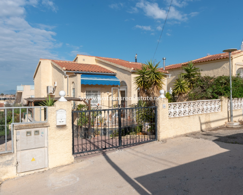 Resale - Freistendhe Villa - Urb. La Marina