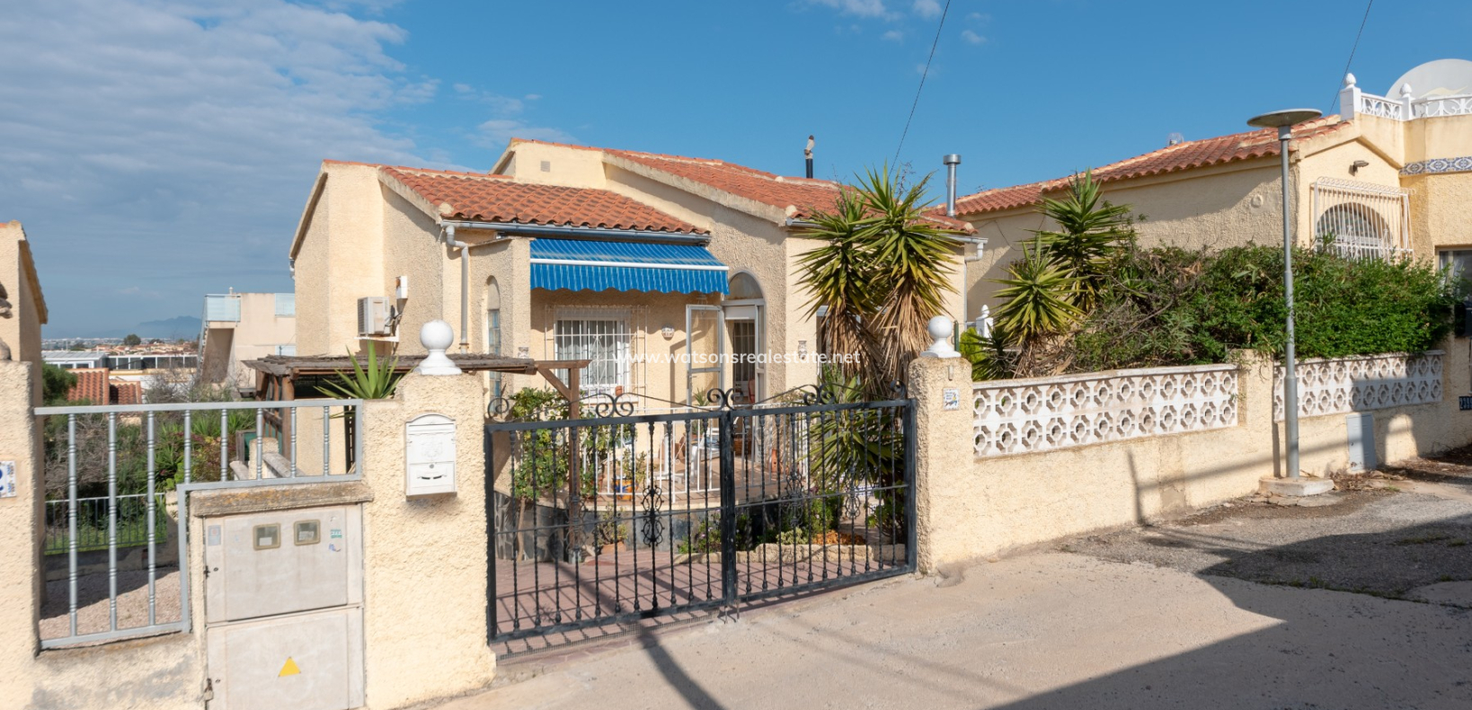 Resale - Freistendhe Villa - Urb. La Marina