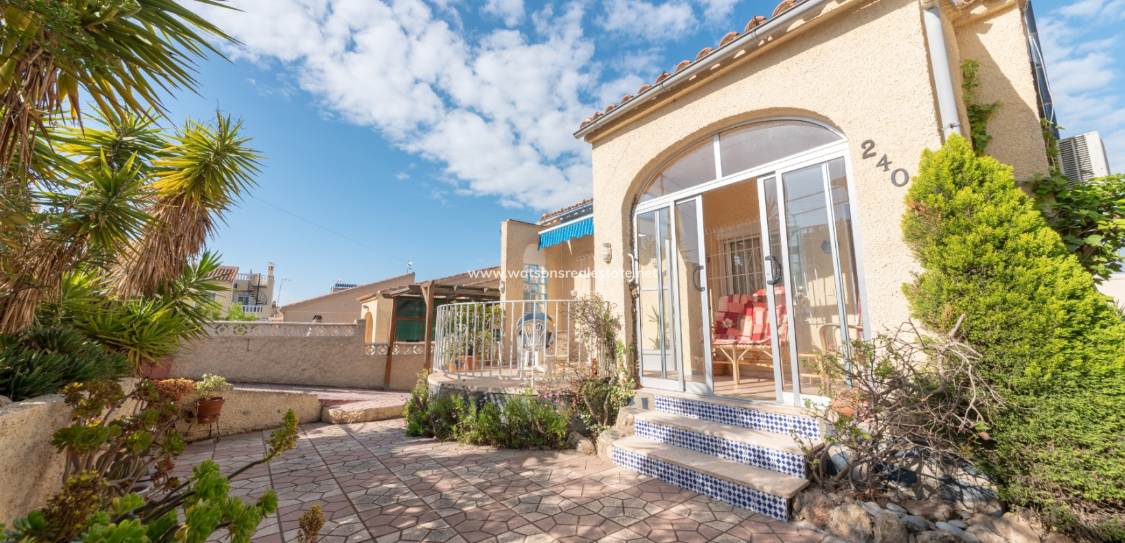 Resale - Freistendhe Villa - Urb. La Marina