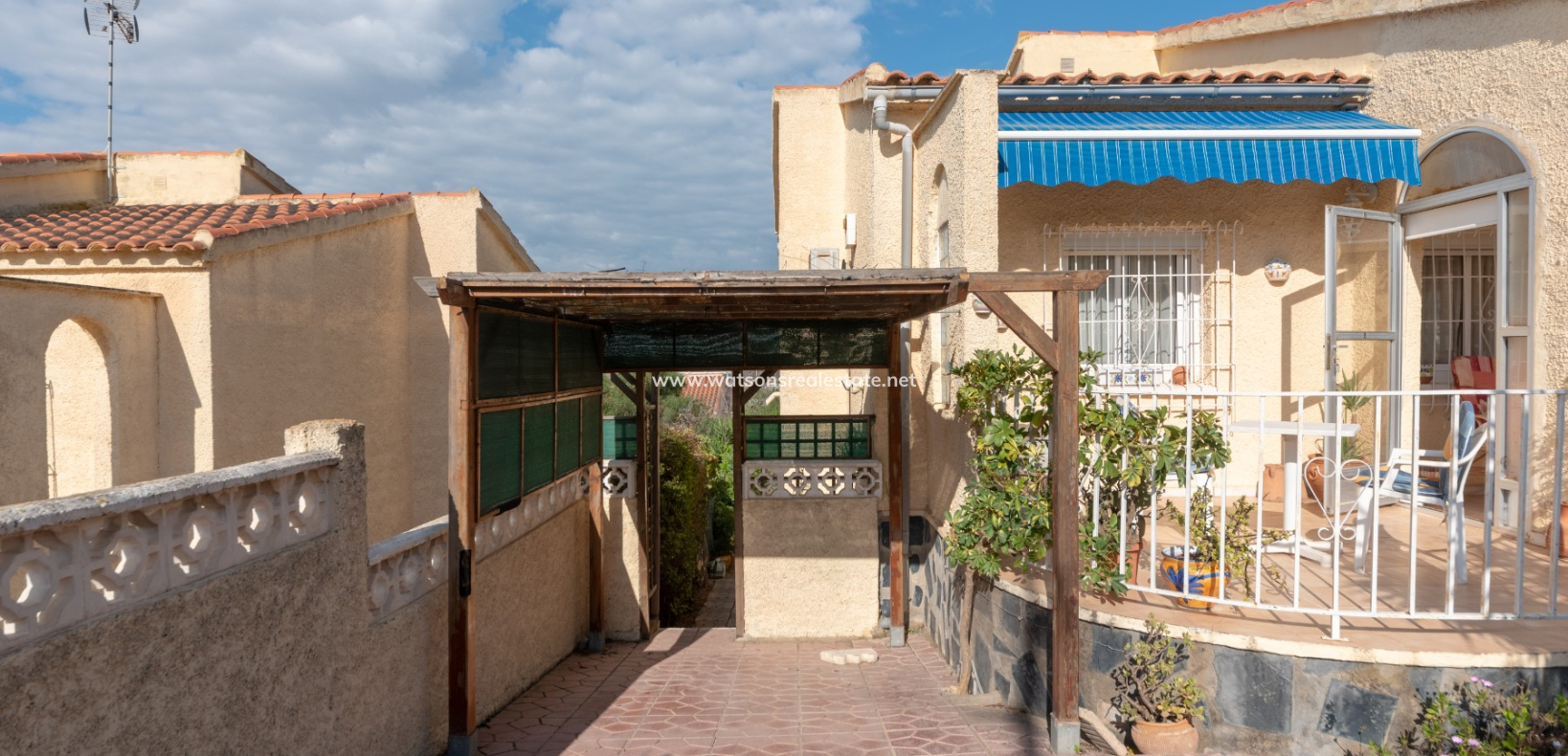 Resale - Freistendhe Villa - Urb. La Marina