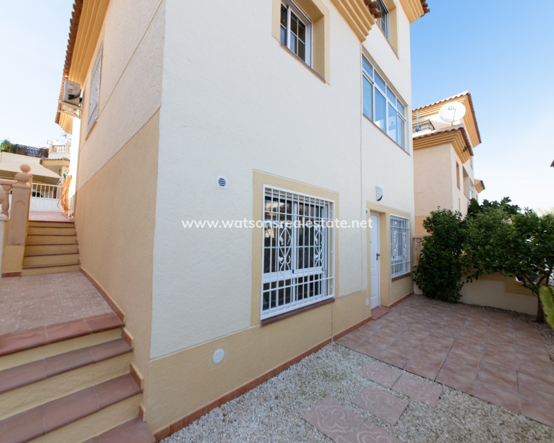 Resale - Freistendhe Villa - Urb. La Marina