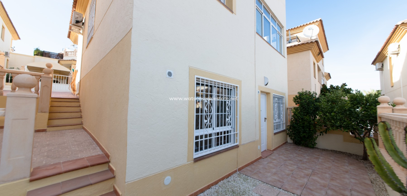 Resale - Freistendhe Villa - Urb. La Marina