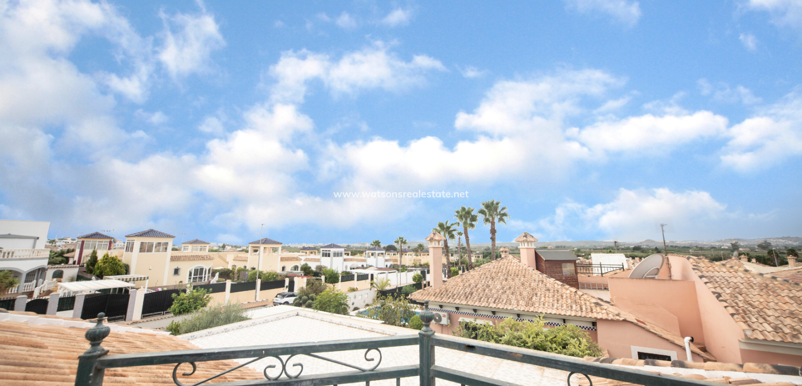 Resale - Freistendhe Villa - Urb. La Marina