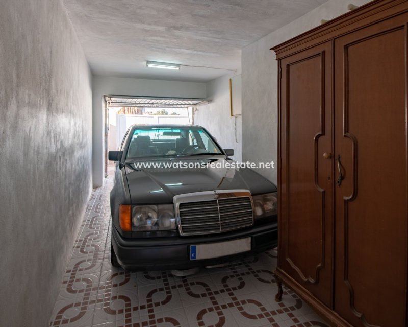Resale - Freistendhe Villa - Urb. La Marina