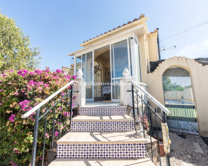 Resale - Freistendhe Villa - Urb. La Marina