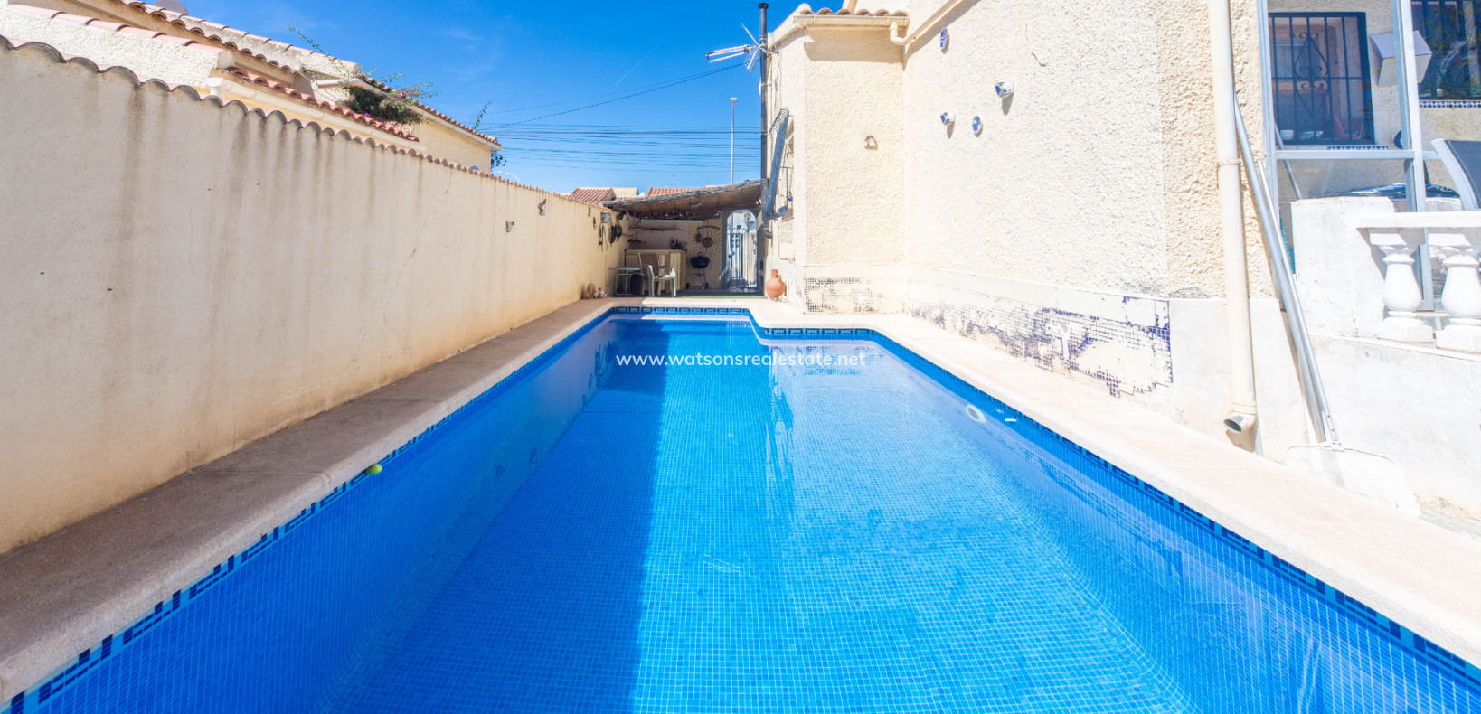 Resale - Freistendhe Villa - Urb. La Marina
