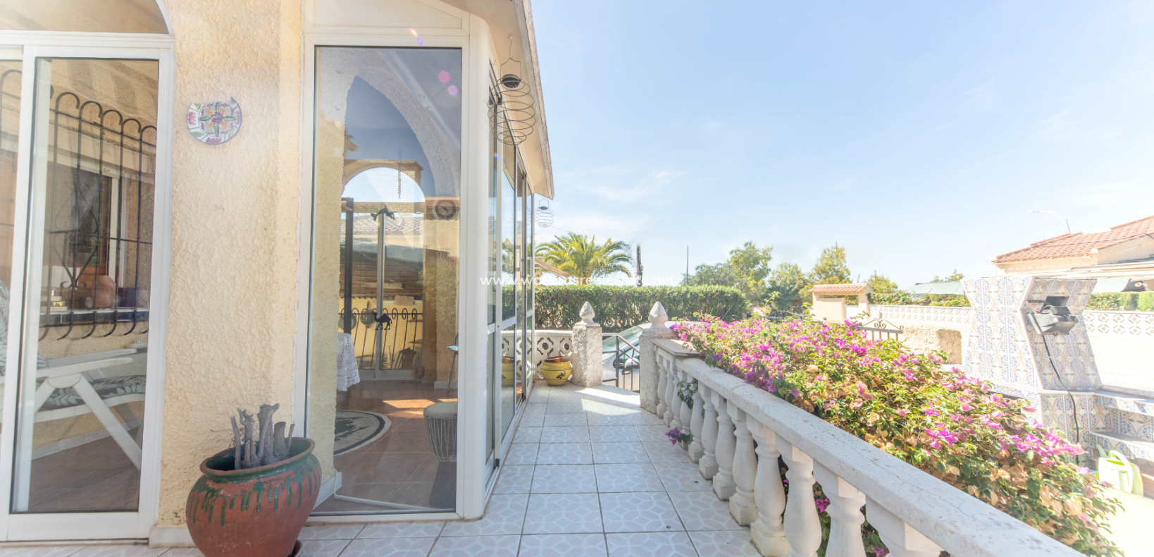 Resale - Freistendhe Villa - Urb. La Marina
