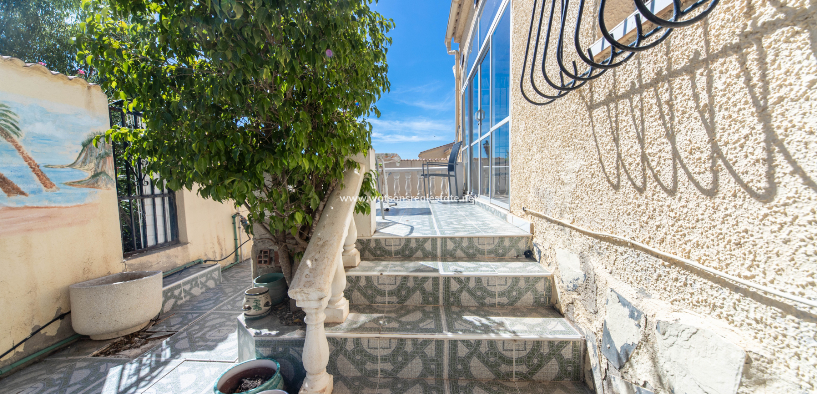Resale - Freistendhe Villa - Urb. La Marina