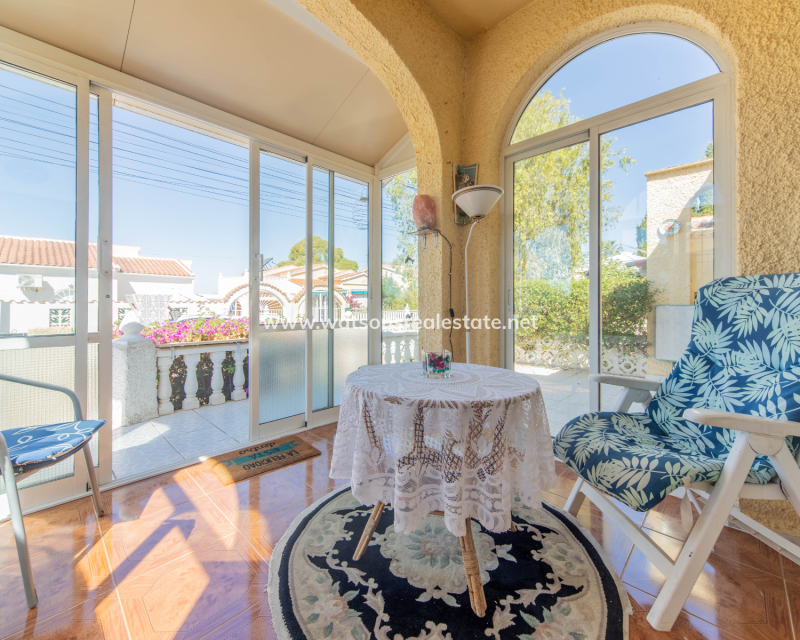 Resale - Freistendhe Villa - Urb. La Marina