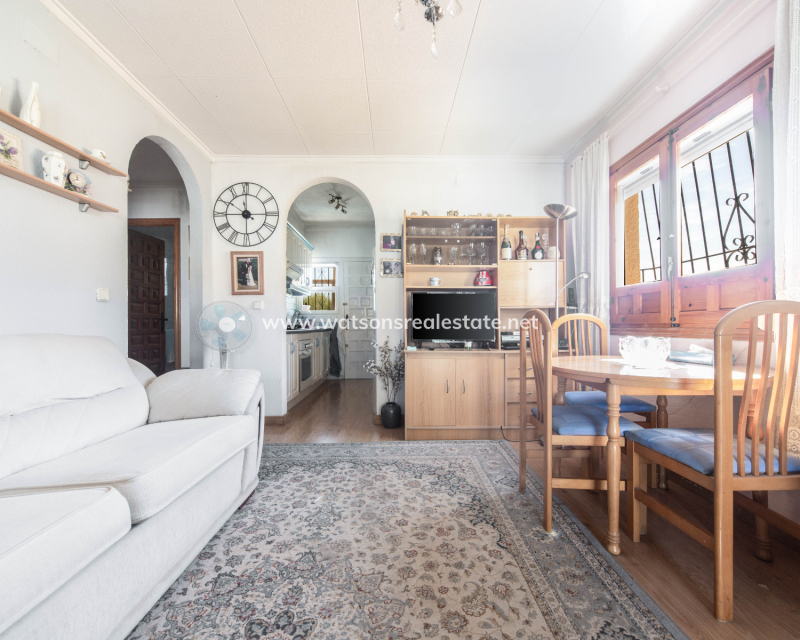 Resale - Freistendhe Villa - Urb. La Marina