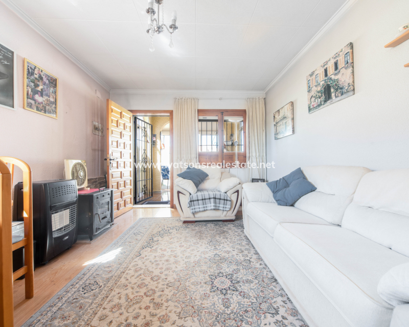 Resale - Freistendhe Villa - Urb. La Marina
