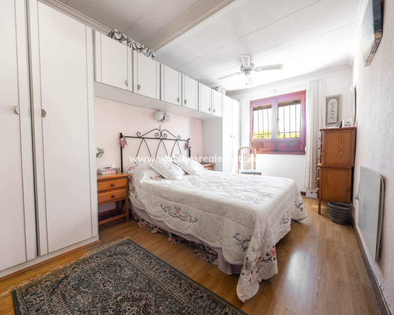 Resale - Freistendhe Villa - Urb. La Marina