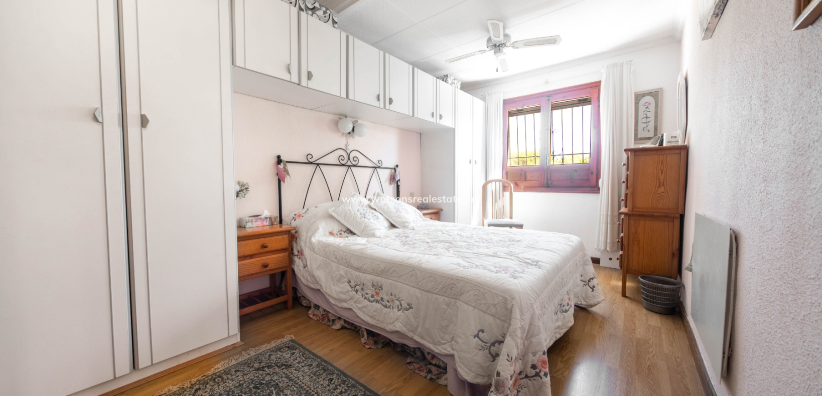Resale - Freistendhe Villa - Urb. La Marina