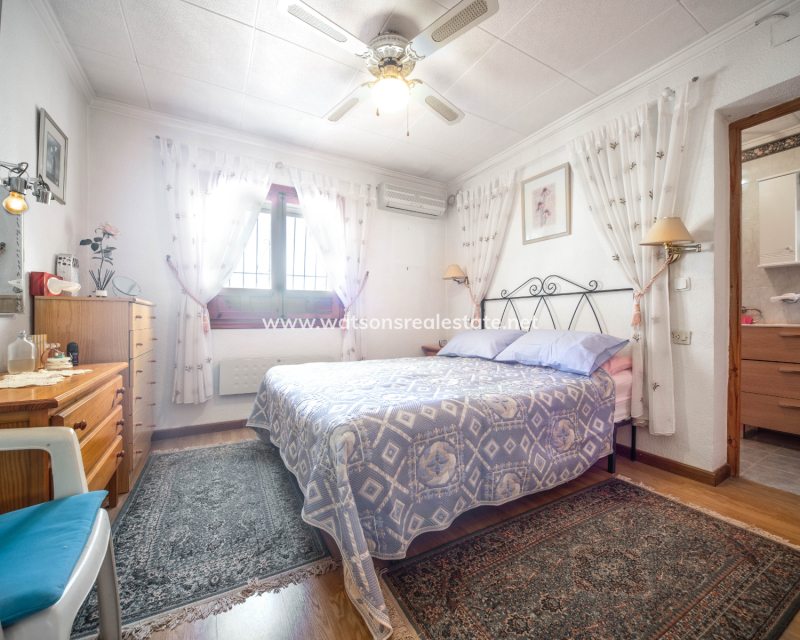 Resale - Freistendhe Villa - Urb. La Marina