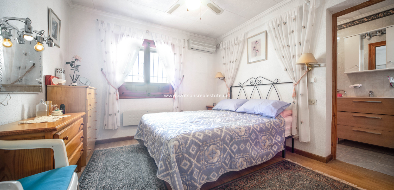 Resale - Freistendhe Villa - Urb. La Marina