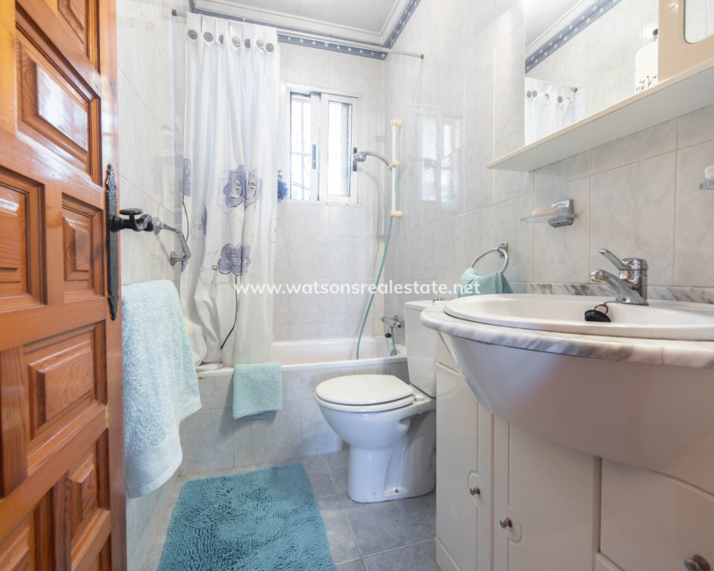 Resale - Freistendhe Villa - Urb. La Marina