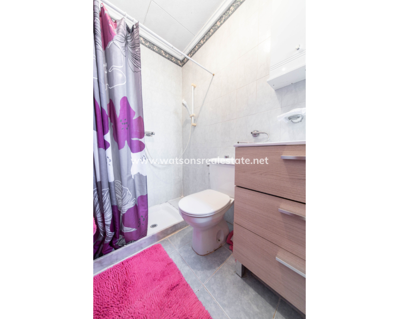 Resale - Freistendhe Villa - Urb. La Marina
