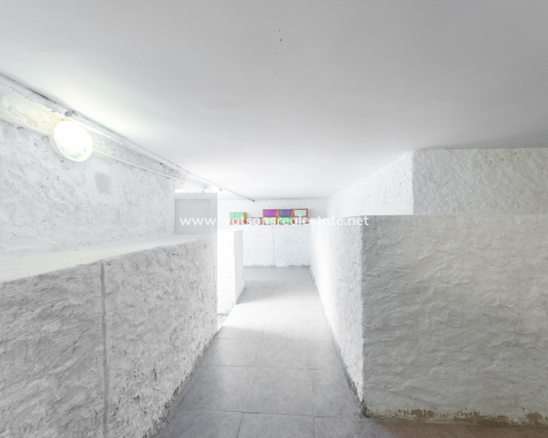 Resale - Freistendhe Villa - Urb. La Marina