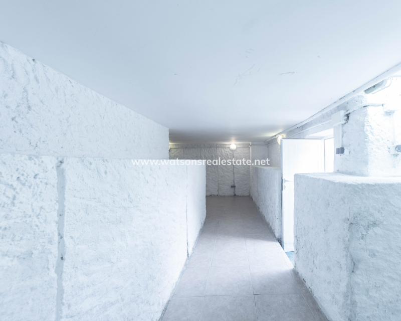 Resale - Freistendhe Villa - Urb. La Marina