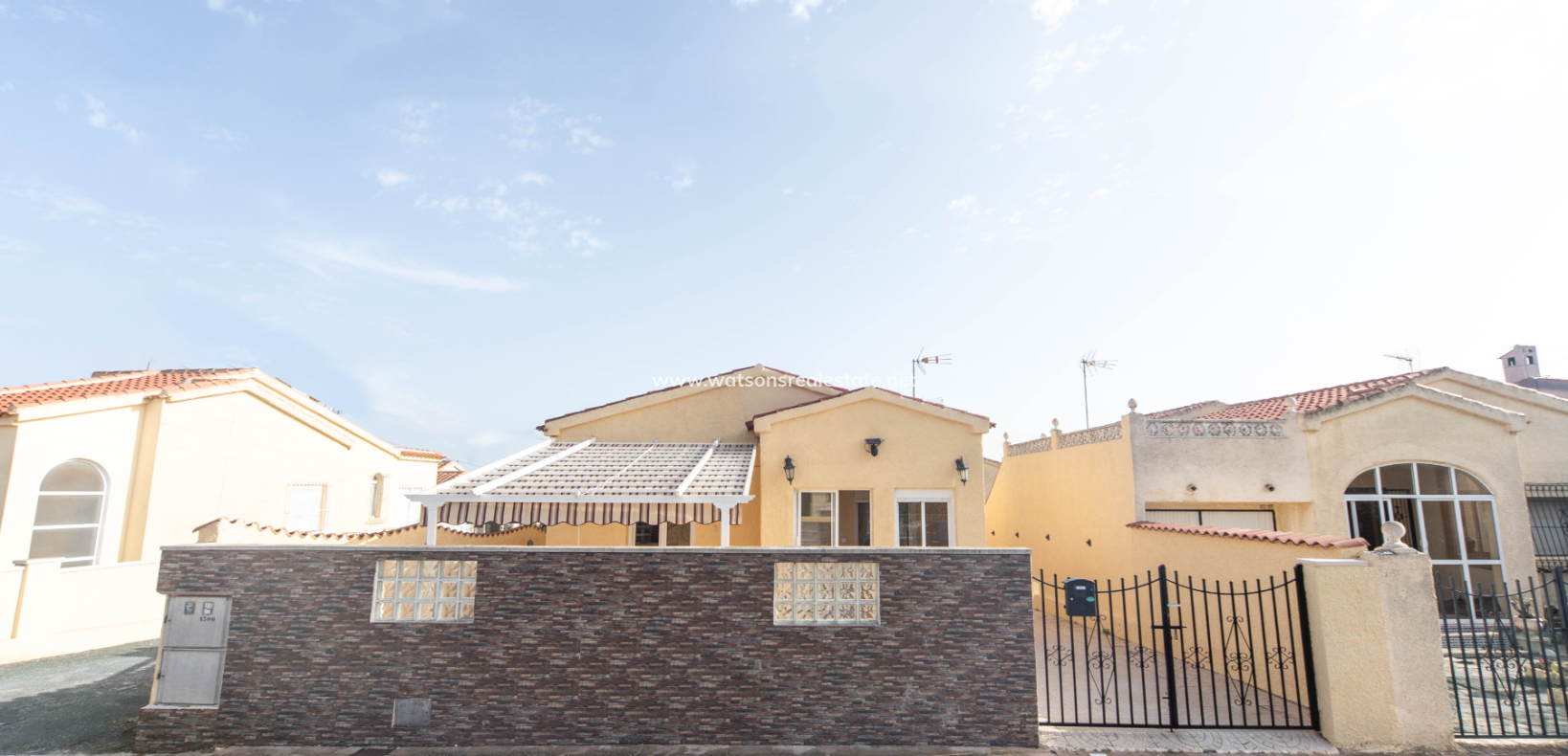 Resale - Freistendhe Villa - Urb. La Marina