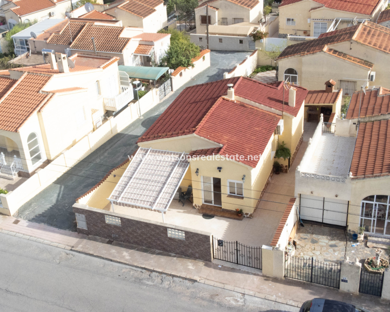 Resale - Freistendhe Villa - Urb. La Marina