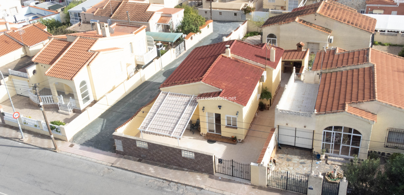 Resale - Freistendhe Villa - Urb. La Marina