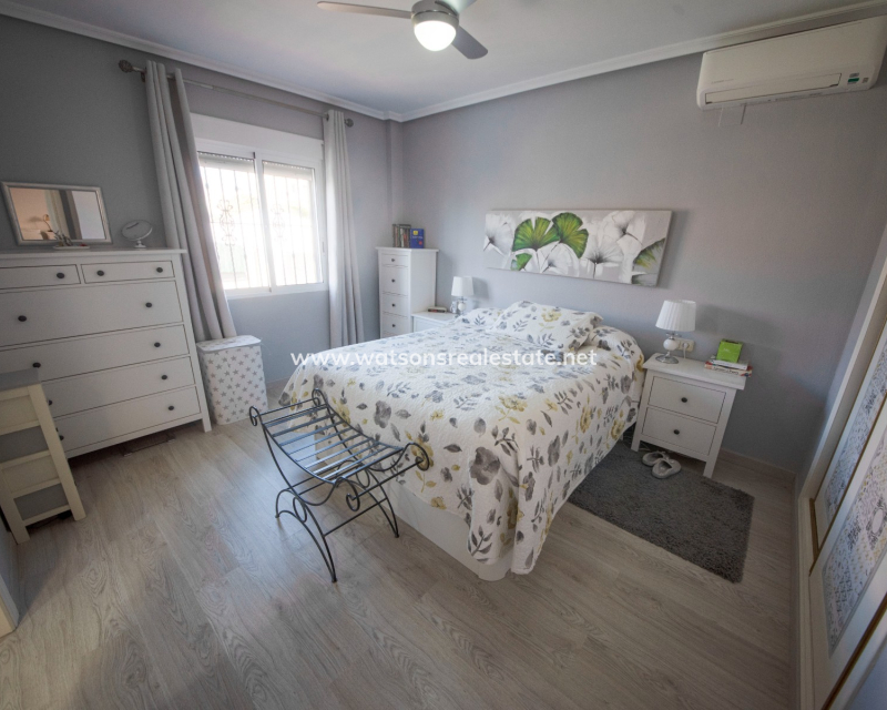 Resale - Freistendhe Villa - Urb. La Marina