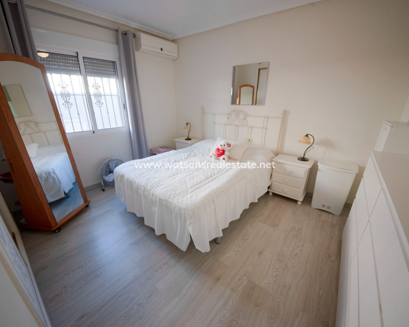 Resale - Freistendhe Villa - Urb. La Marina