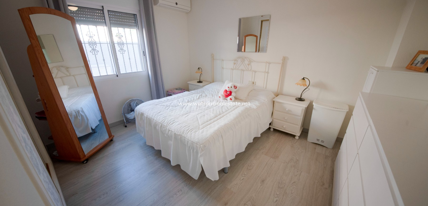 Resale - Freistendhe Villa - Urb. La Marina