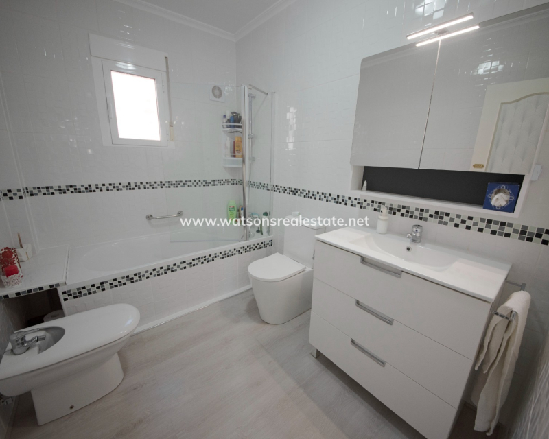 Resale - Freistendhe Villa - Urb. La Marina