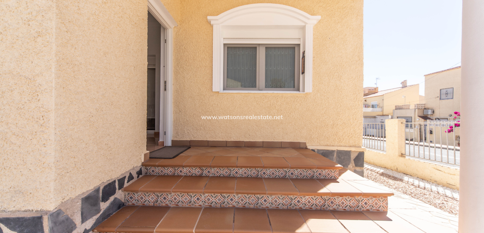 Resale - Freistendhe Villa - Urb. La Marina