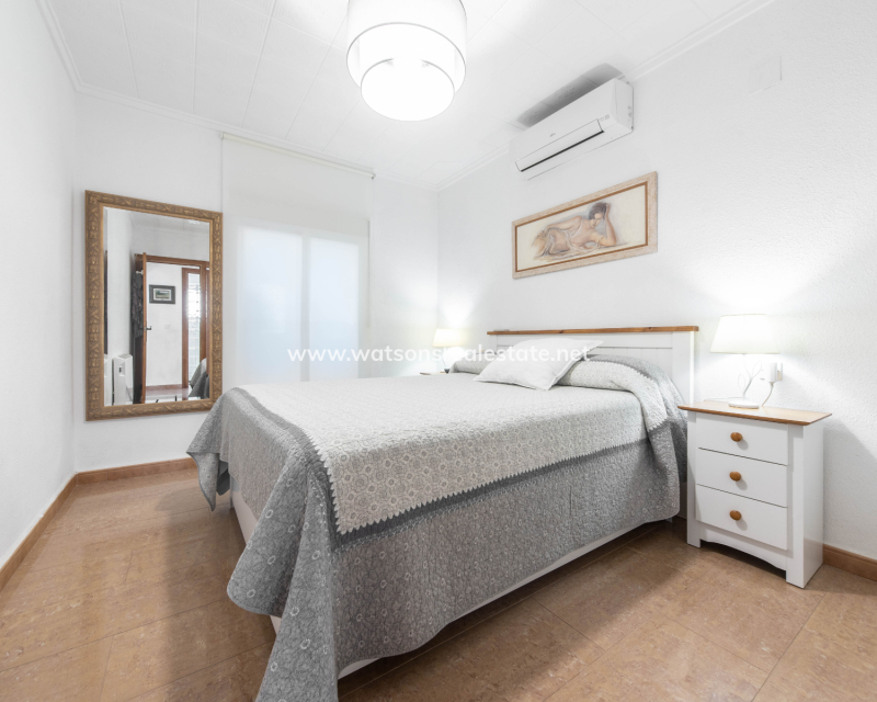 Resale - Freistendhe Villa - Urb. La Marina
