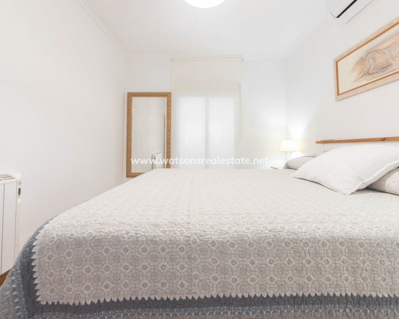 Resale - Freistendhe Villa - Urb. La Marina