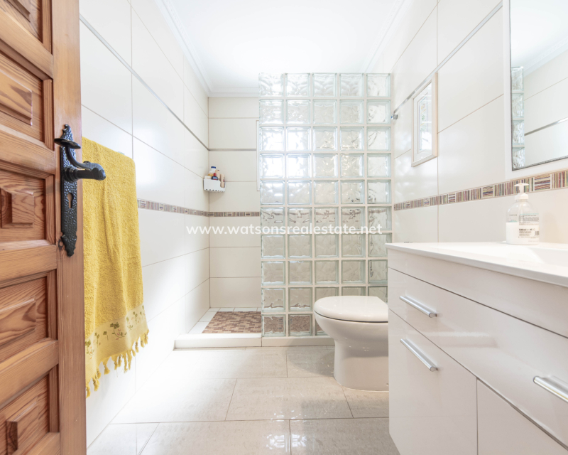 Resale - Freistendhe Villa - Urb. La Marina