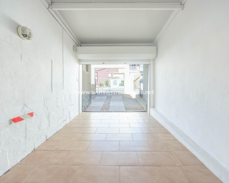 Resale - Freistendhe Villa - Urb. La Marina