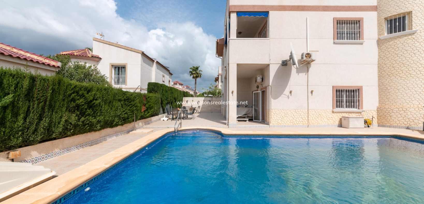 Resale - Freistendhe Villa - Urb. La Marina