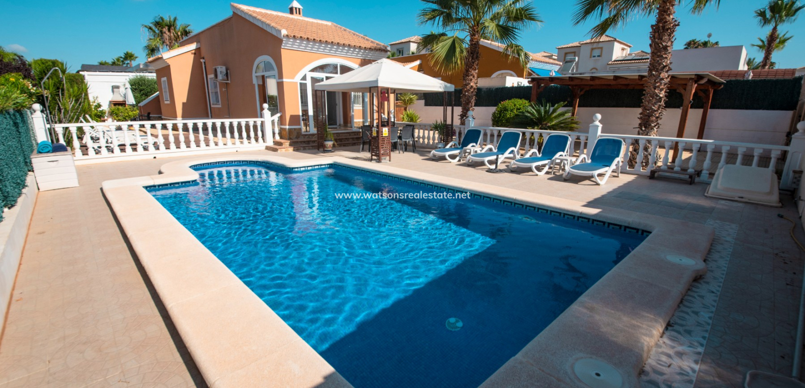 Resale - Freistendhe Villa - Urb. La Marina