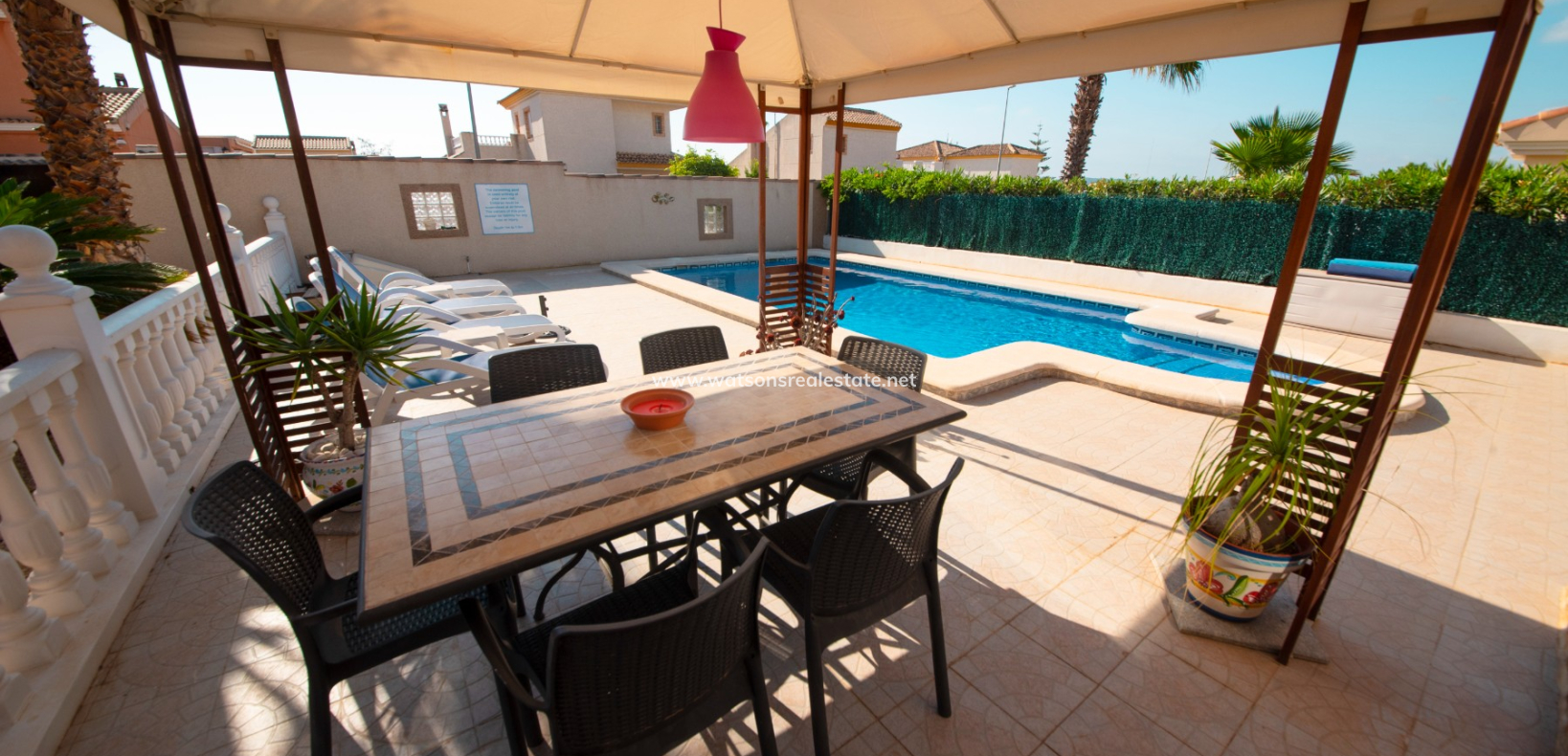 Resale - Freistendhe Villa - Urb. La Marina