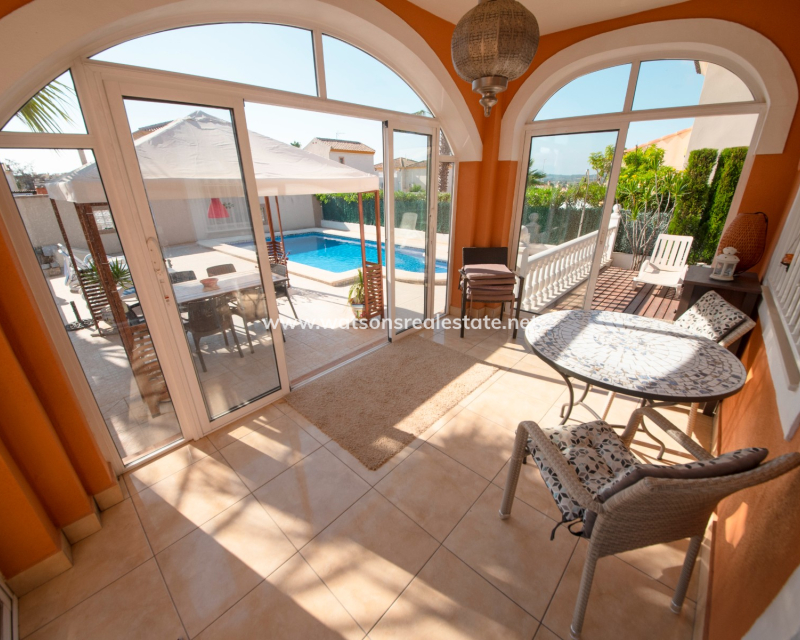 Resale - Freistendhe Villa - Urb. La Marina