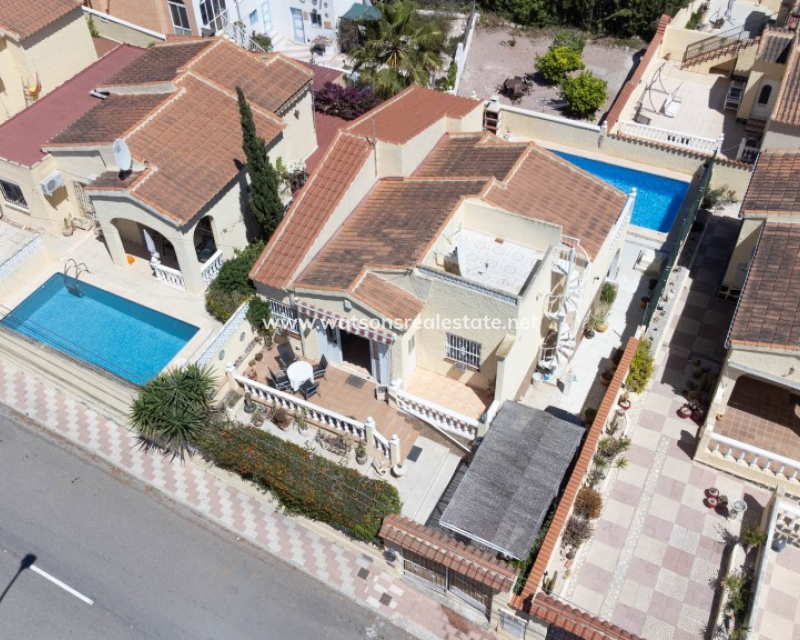 Resale - Freistendhe Villa - Urb. La Marina
