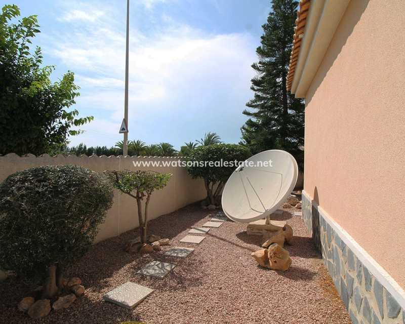 Resale - Freistendhe Villa - Urb. La Marina