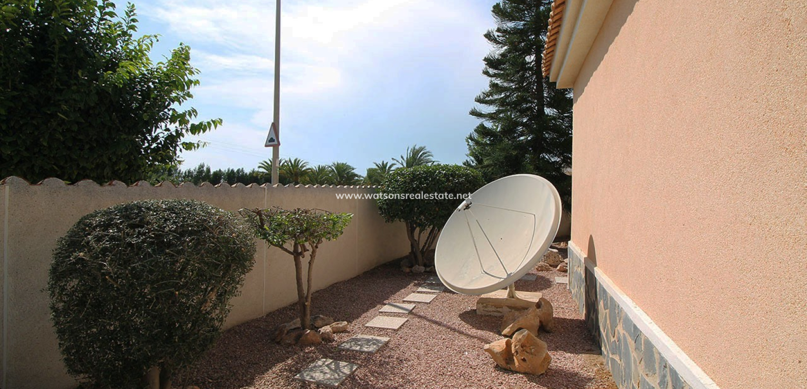 Resale - Freistendhe Villa - Urb. La Marina