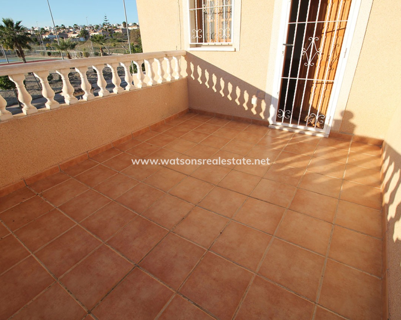 Resale - Freistendhe Villa - Urb. La Marina