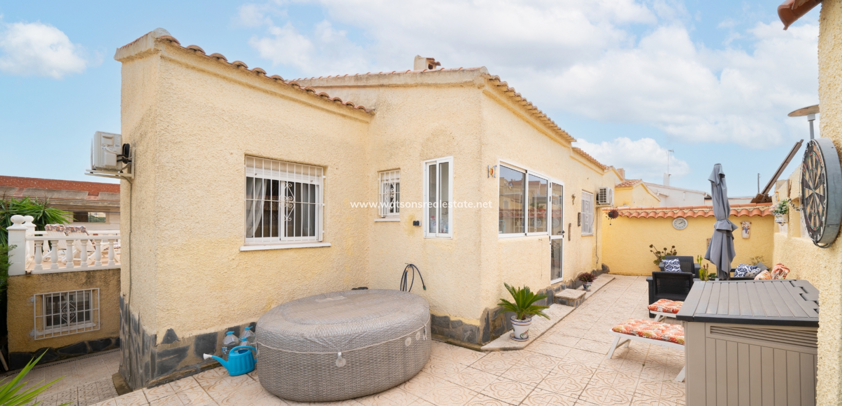 Resale - Freistendhe Villa - Urb. La Marina