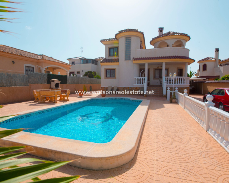 Resale - Freistendhe Villa - Urb. La Marina