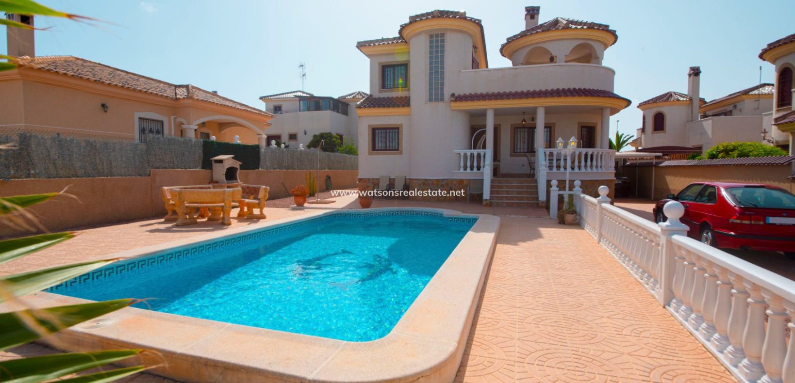 Resale - Freistendhe Villa - Urb. La Marina